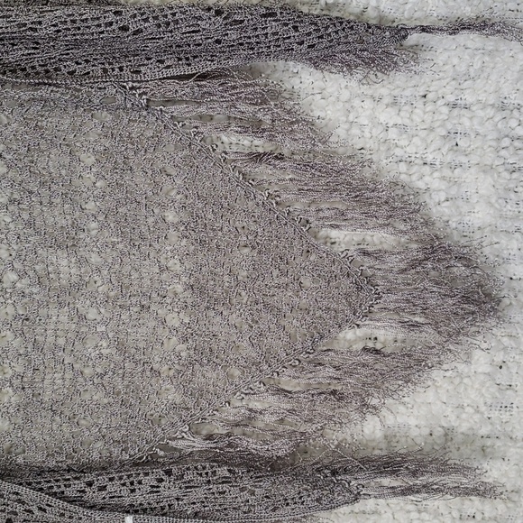 Beautiful handmade crochet knit silver gray shawl with fringe cottagecore - Picture 1 of 4